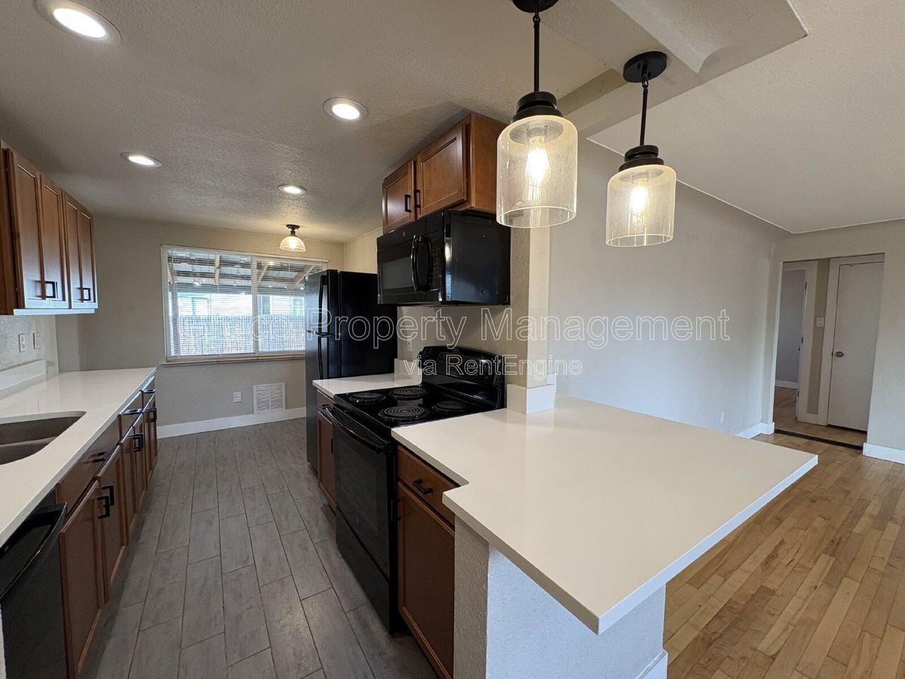 1673 S Benton St - Photo 4 of 14