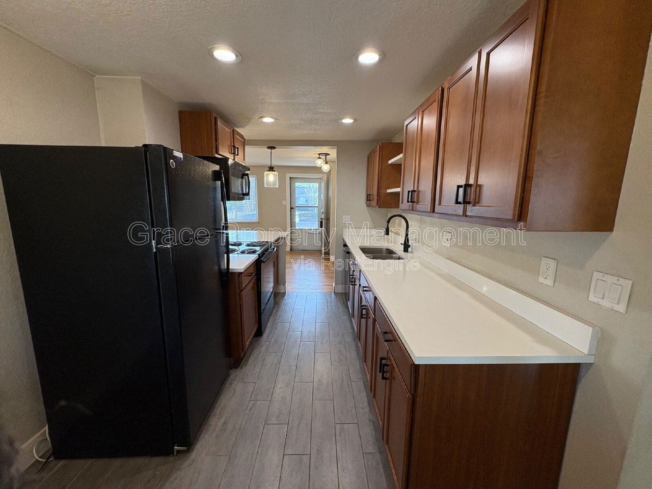 1673 S Benton St - Photo 5 of 14