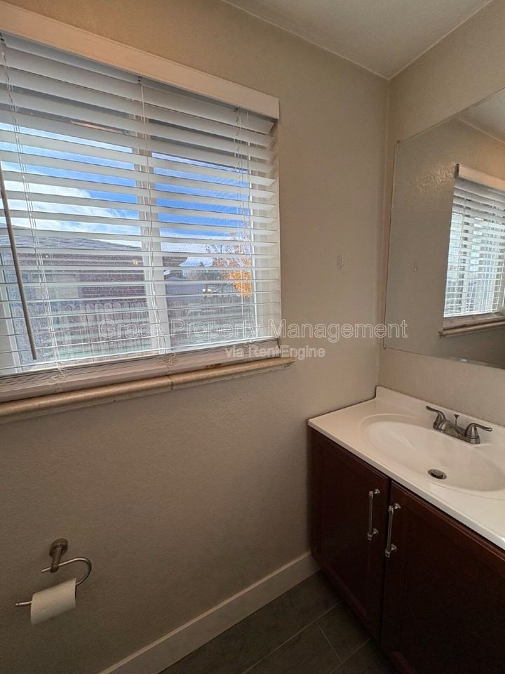 1673 S Benton St - Photo 7 of 14