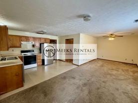 100 Boncarbo Ln #C - Photo 1 of 1