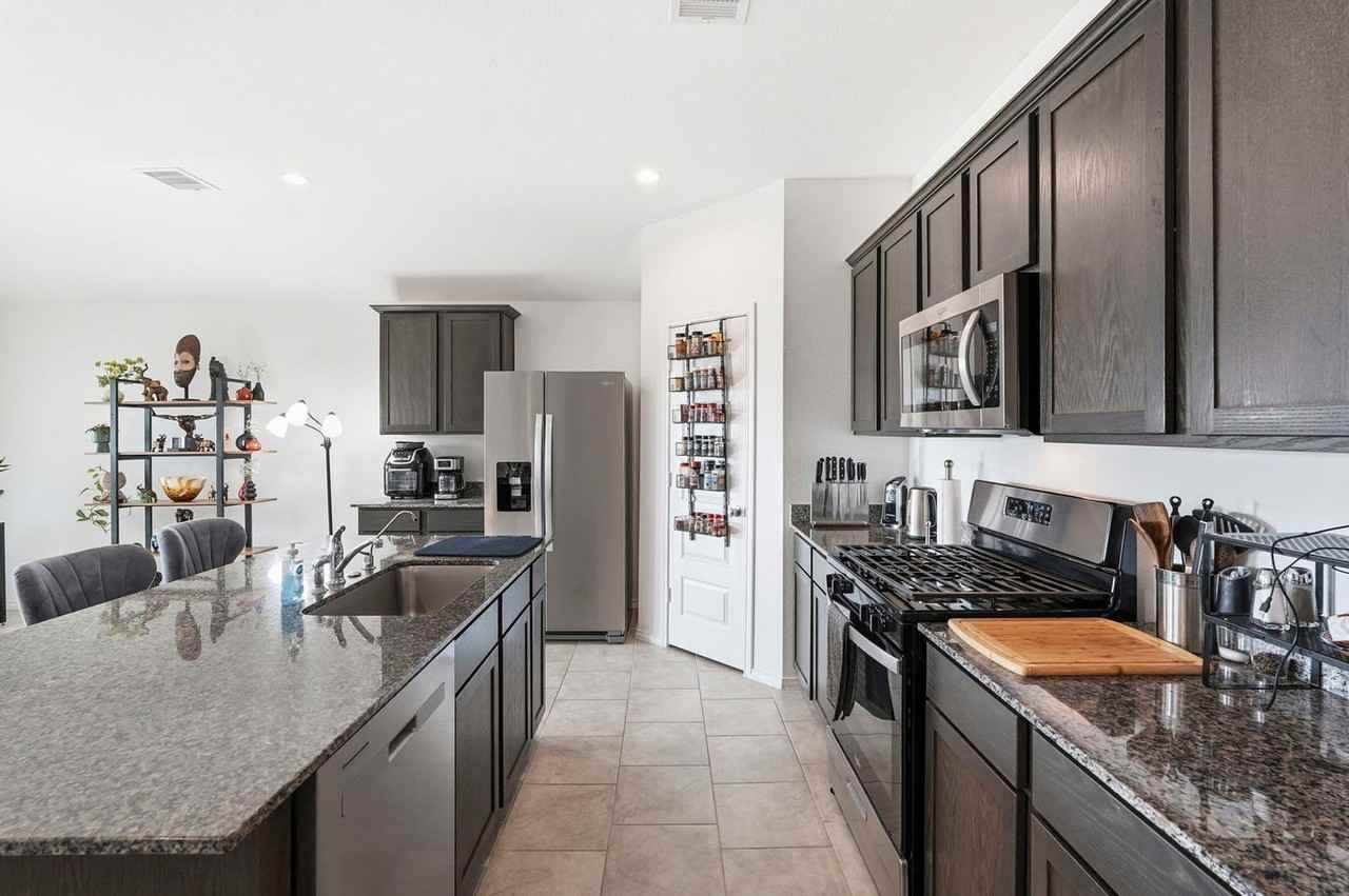 1046 Appaloosa Ln - Photo 5 of 25