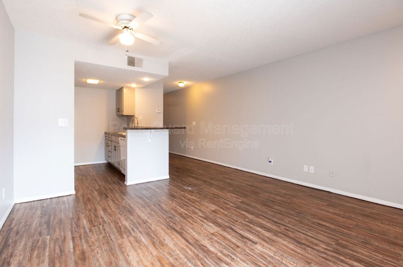 900 N Waco Ave #4204 - Photo 2 of 15