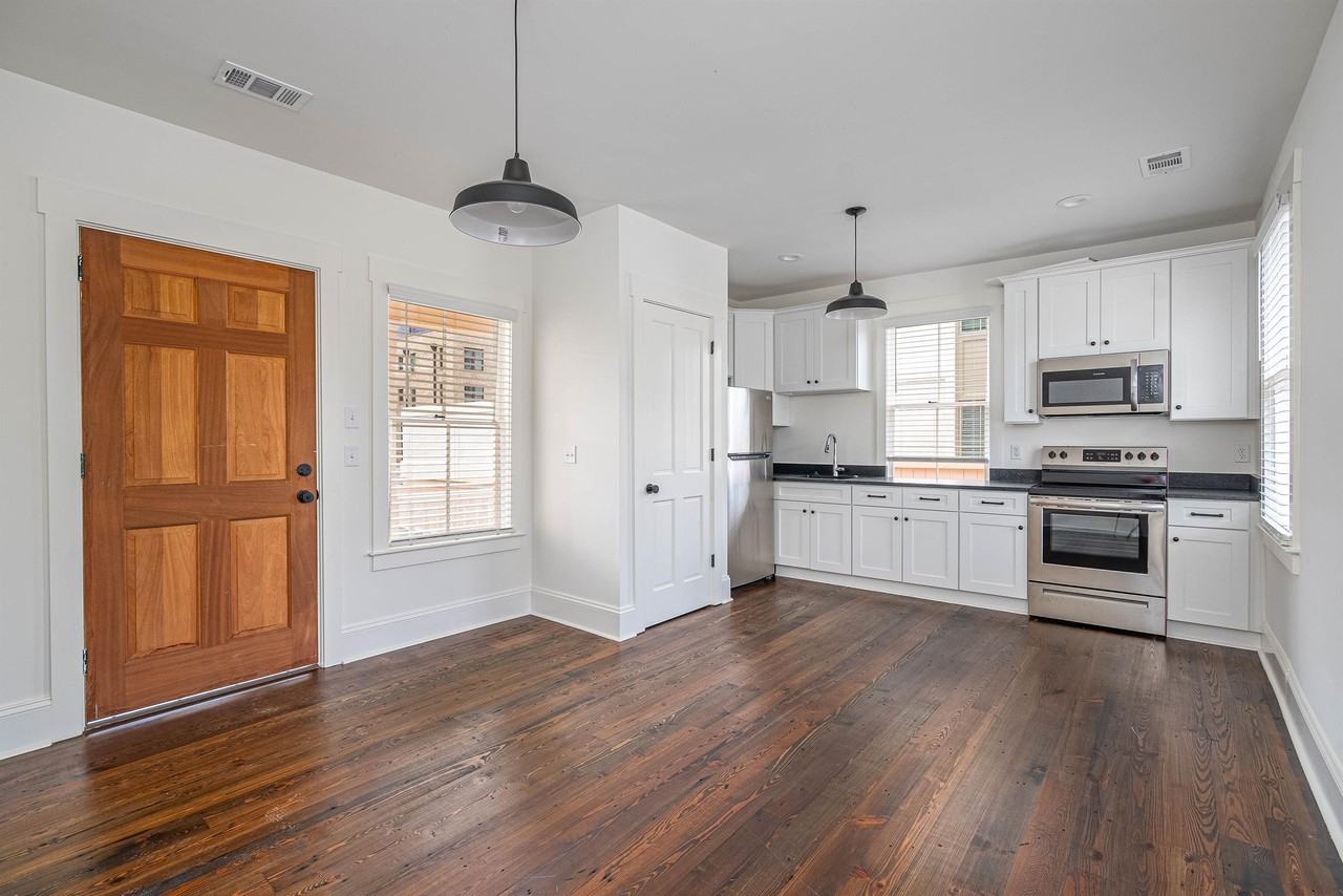 1403 Jefferson St #1403 - Photo 4 of 11