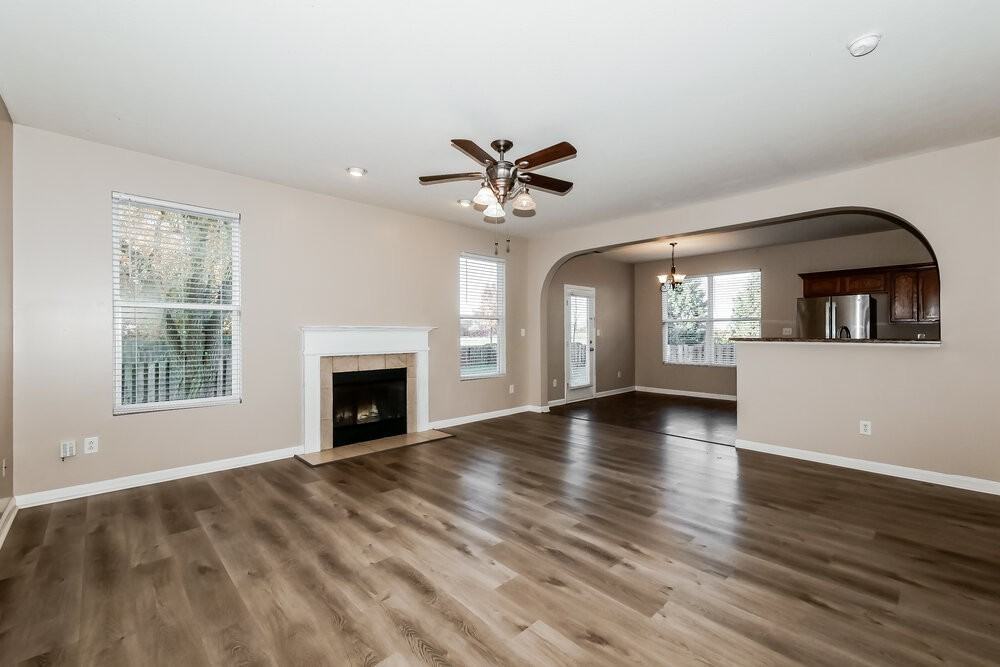 15559 Old Pond Cir - Photo 5 of 17