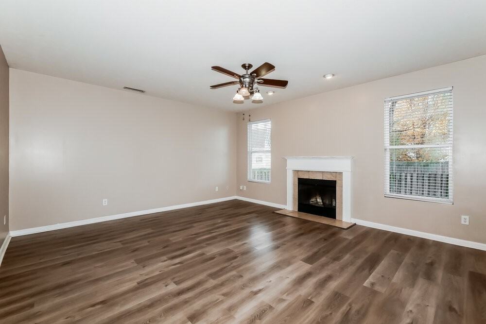 15559 Old Pond Cir - Photo 6 of 17