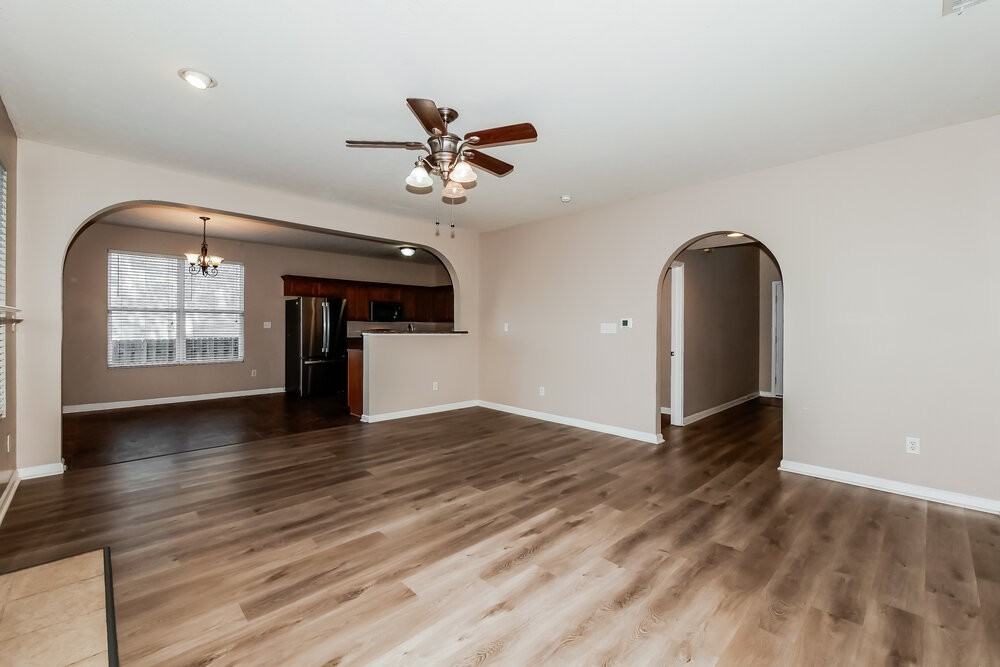 15559 Old Pond Cir - Photo 7 of 17