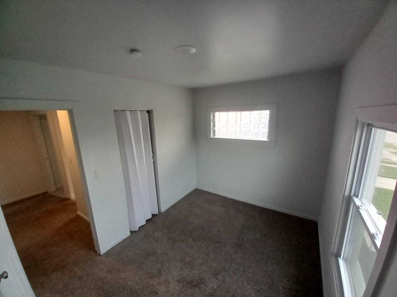 75 Waverly St - Photo 2 of 10