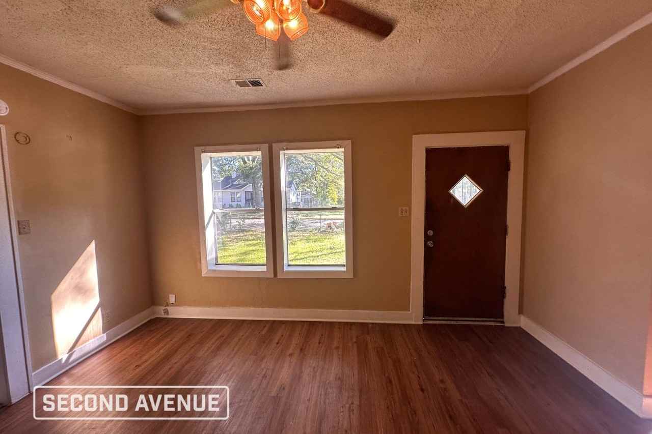 2610 Lowell Ave - Photo 2 of 11