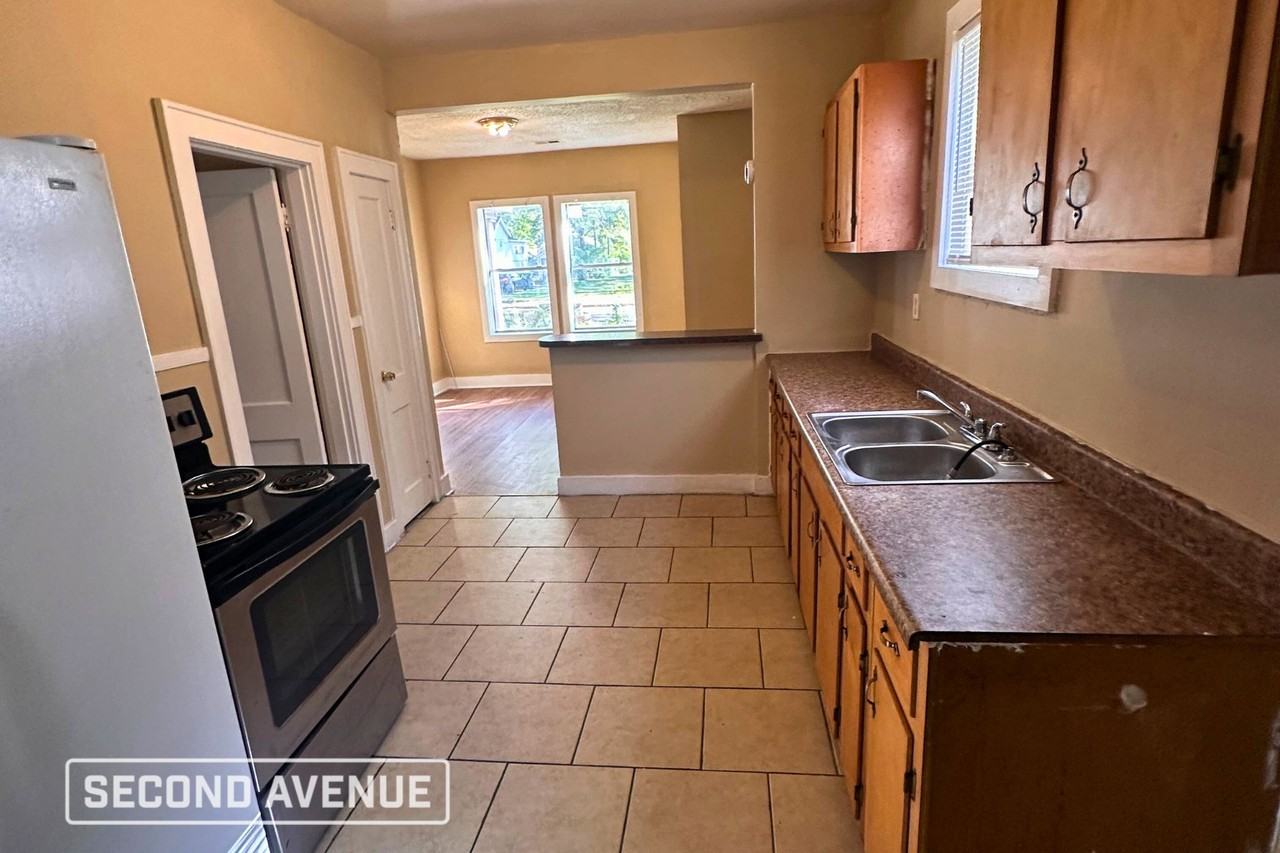 2610 Lowell Ave - Photo 4 of 11