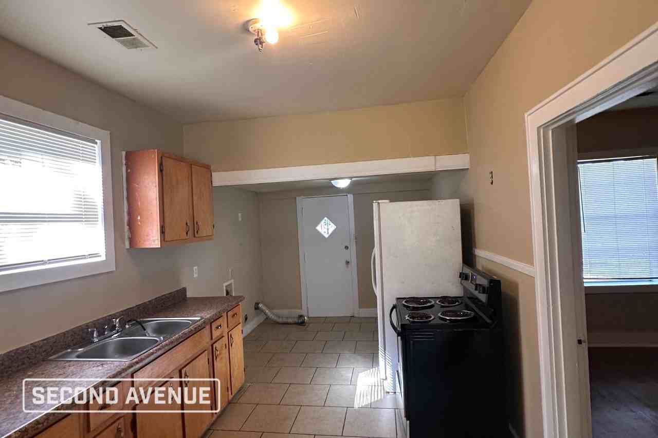 2610 Lowell Ave - Photo 5 of 11