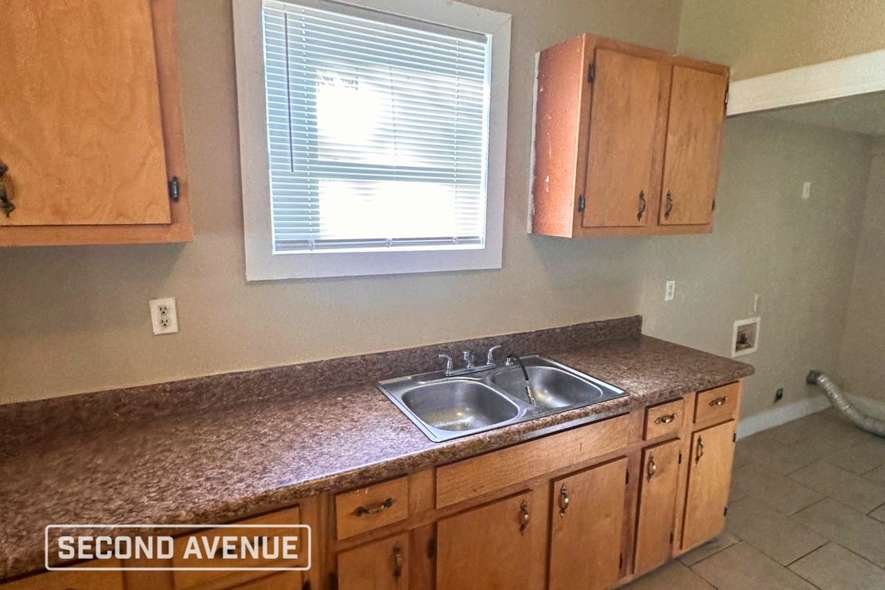 2610 Lowell Ave - Photo 6 of 11