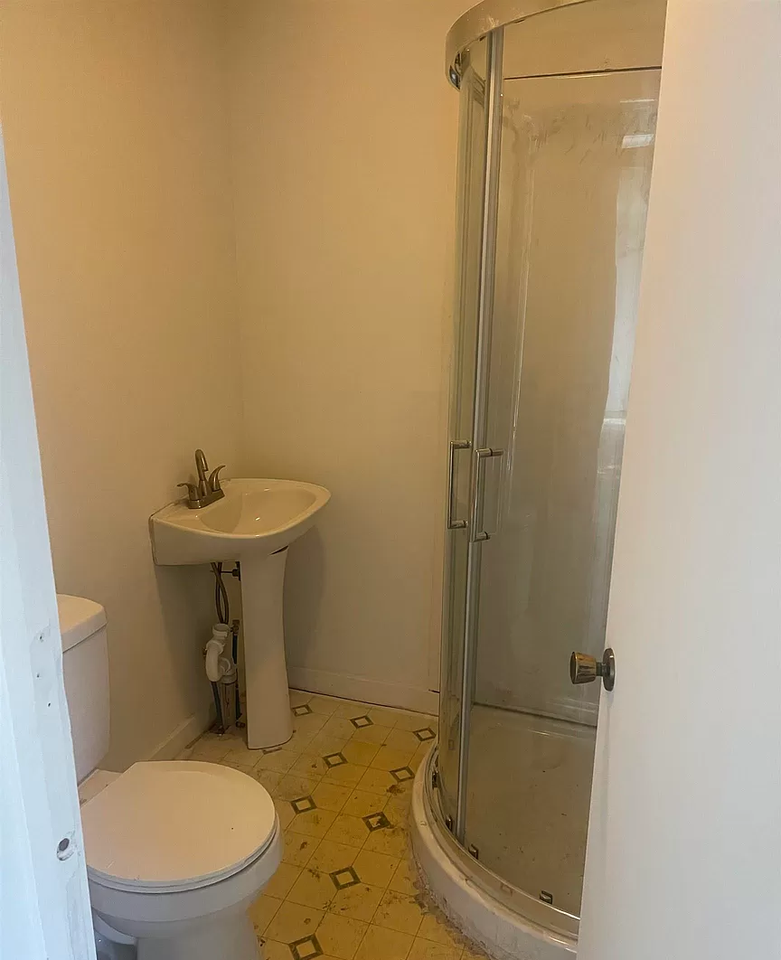 2726 Lowell Ave - Photo 2 of 5