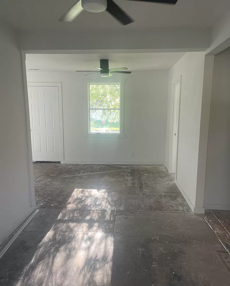 2726 Lowell Ave - Photo 3 of 5