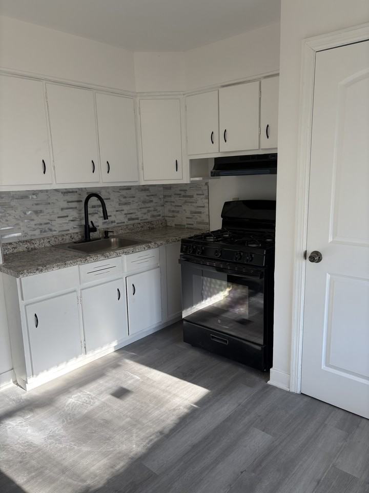 3746 Henry Avenue - Photo 3 of 5