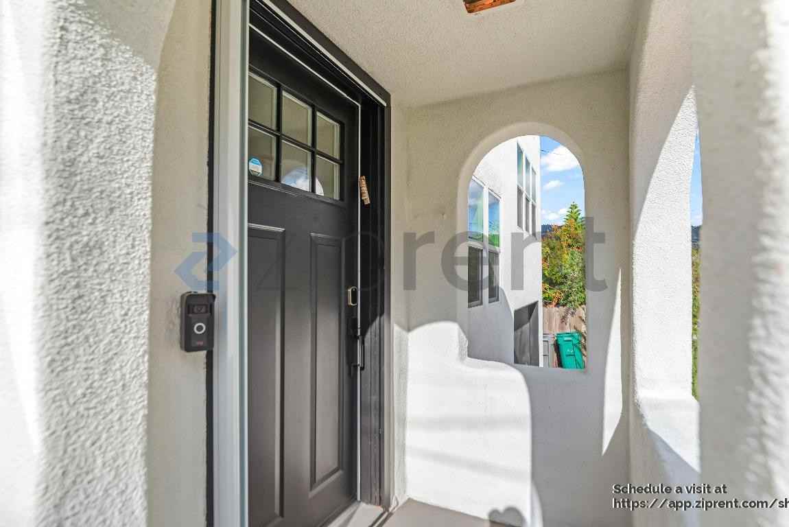 3473 Birdsall Ave - Photo 4 of 37