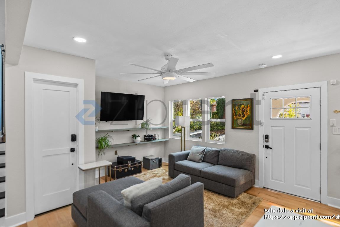 3473 Birdsall Ave - Photo 6 of 37