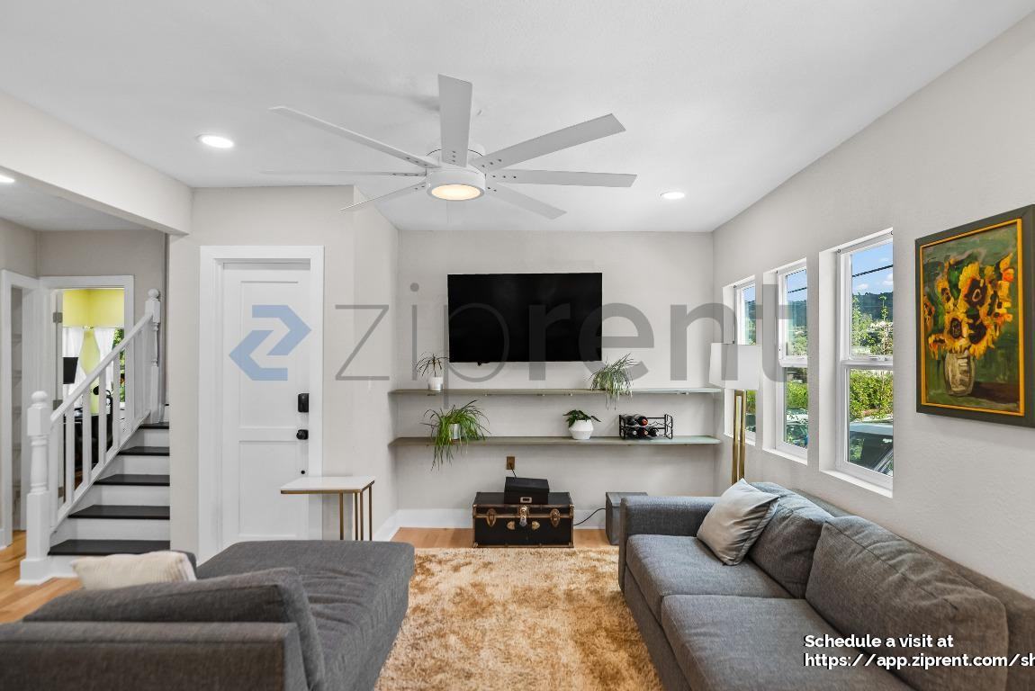 3473 Birdsall Ave - Photo 7 of 37