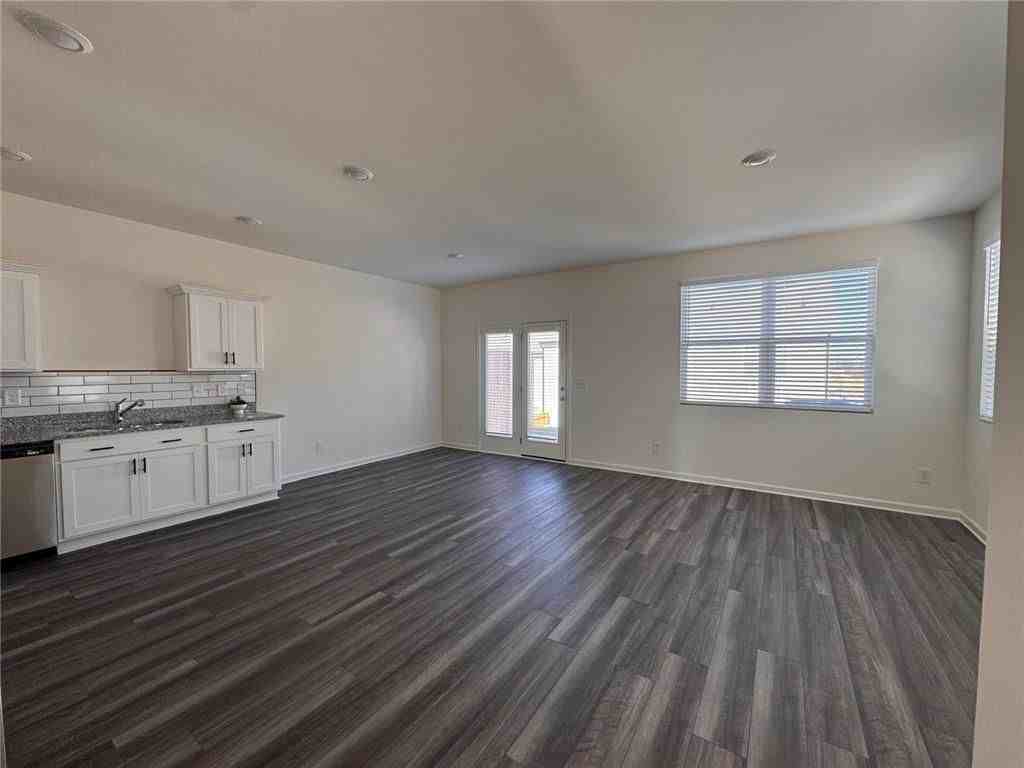 323 Winton Way - Photo 5 of 16