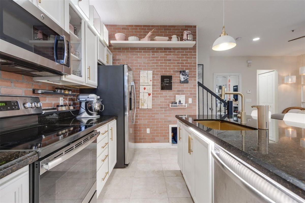 12467 Northwest 17th Court - Photo 5 of 9