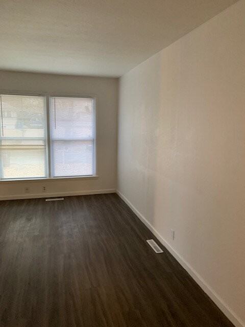 2328 S Broadview St - Photo 3 of 17