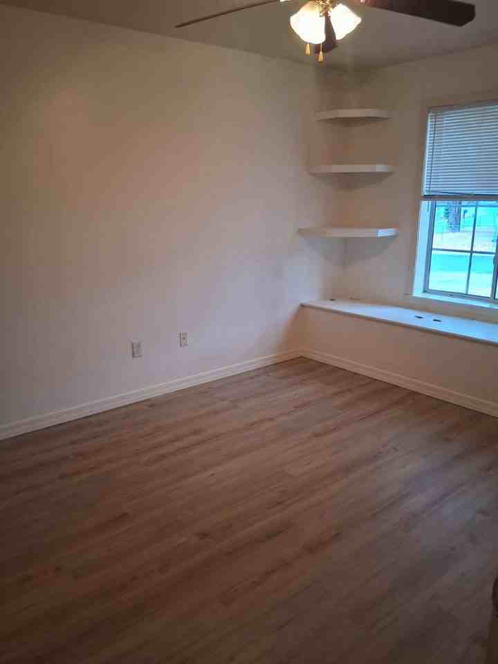 1650 West Nikolaus - Photo 2 of 7