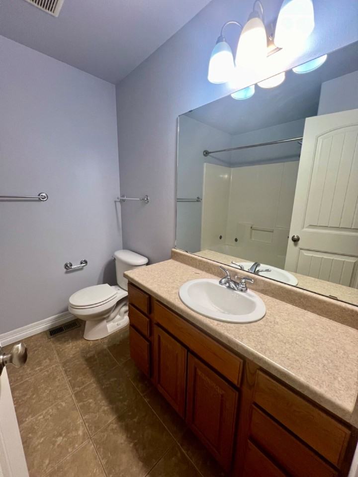 4751 Harmon Ave - Photo 4 of 24