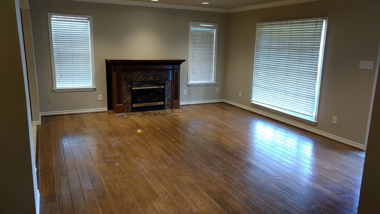 3015 32nd St - Photo 5 of 17