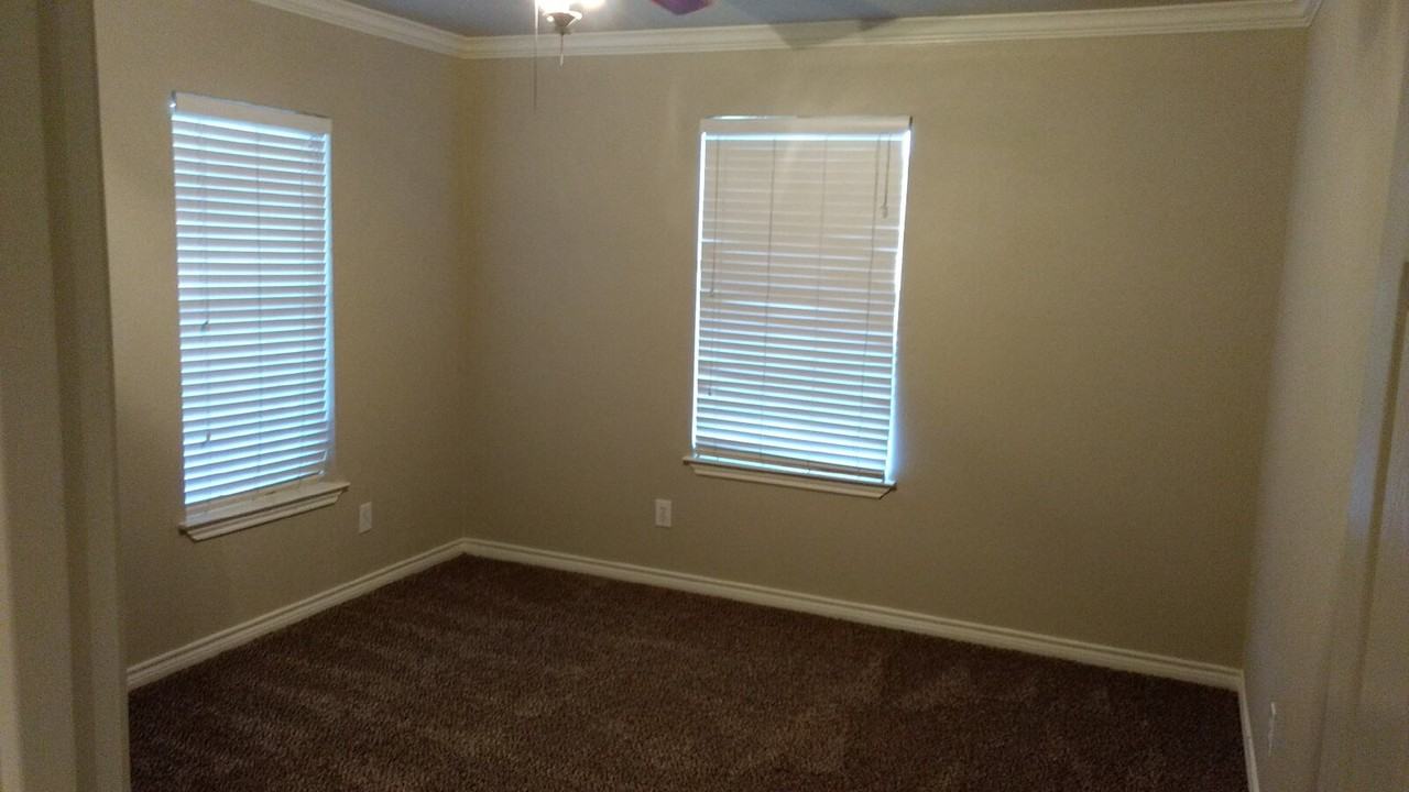 3015 32nd St - Photo 6 of 17