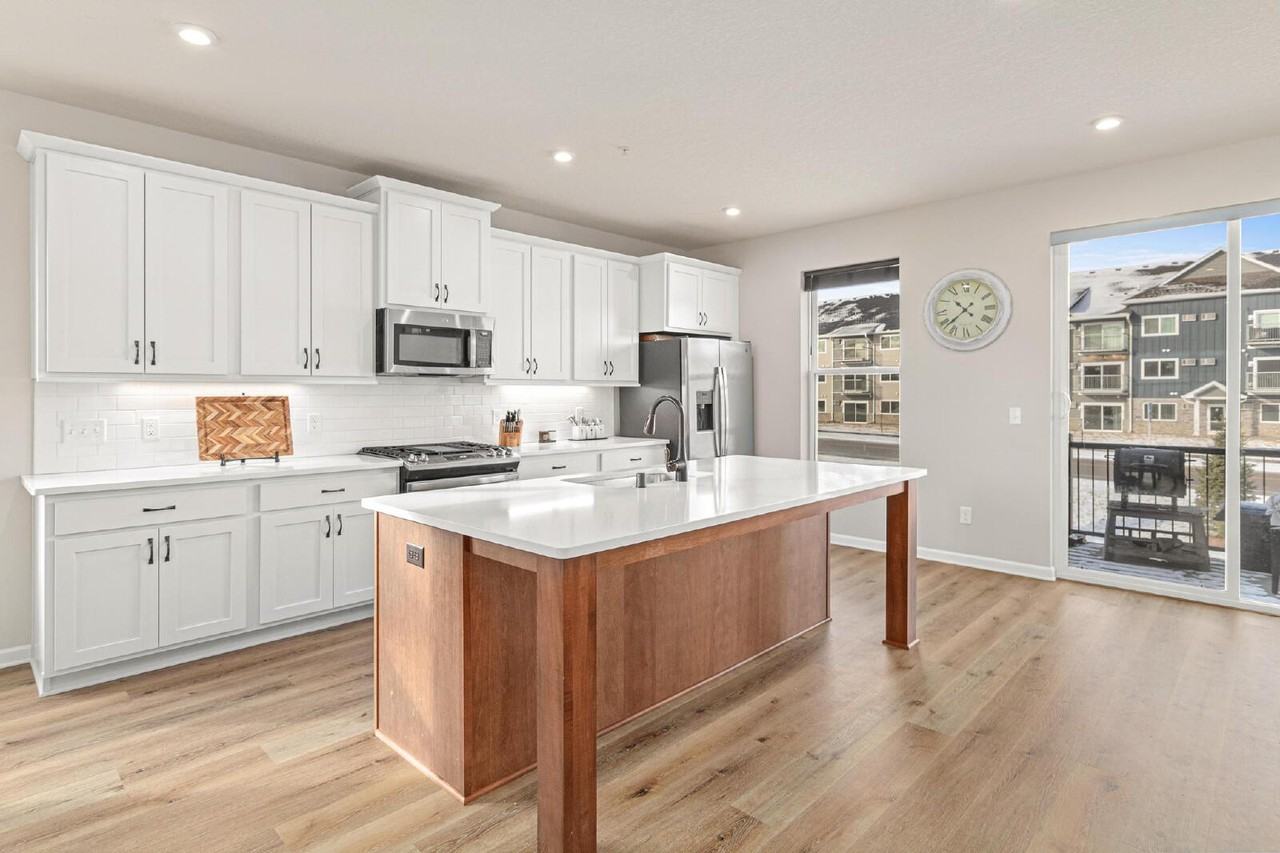13565 Territorial Cir N - Photo 2 of 24