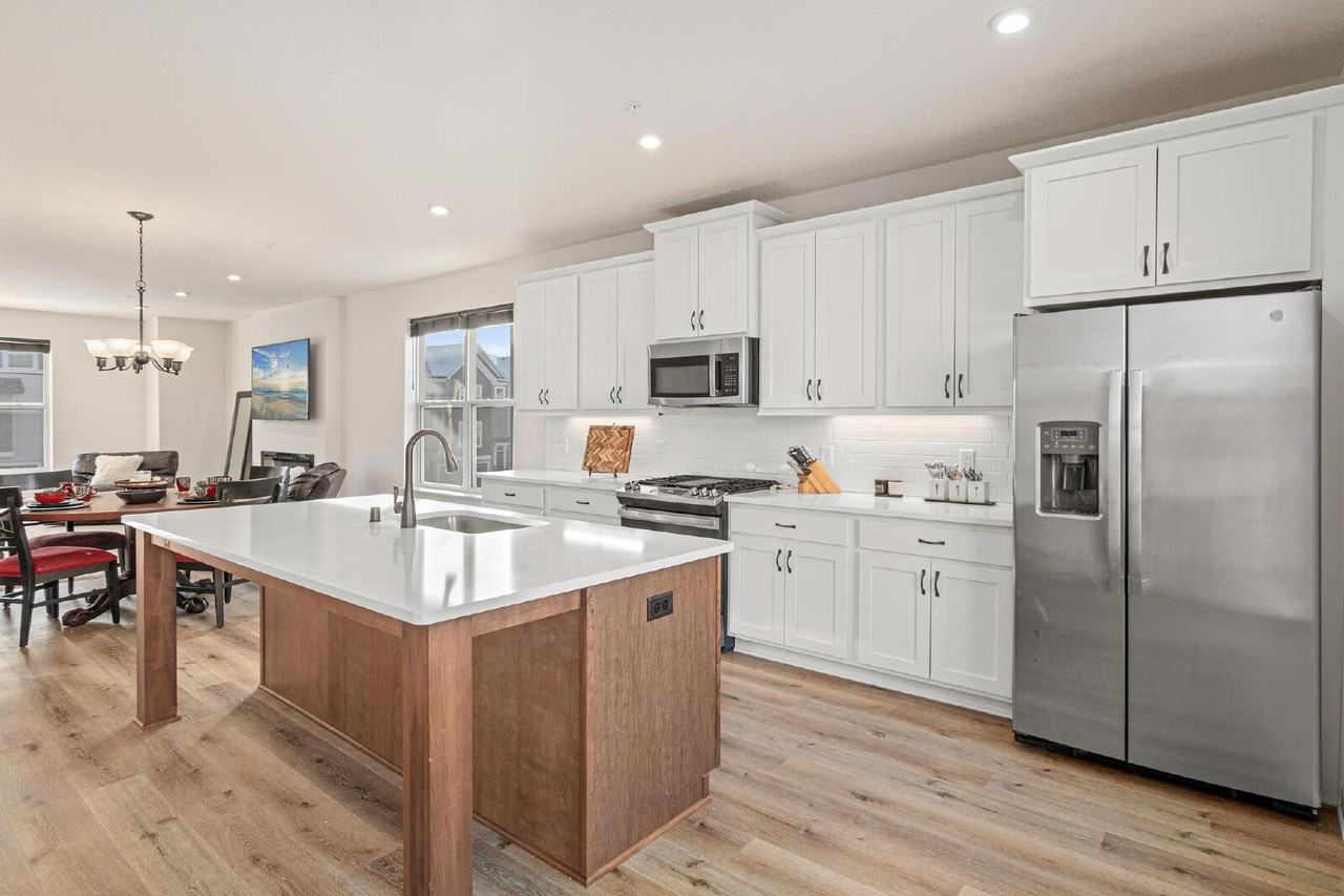 13565 Territorial Cir N - Photo 3 of 24