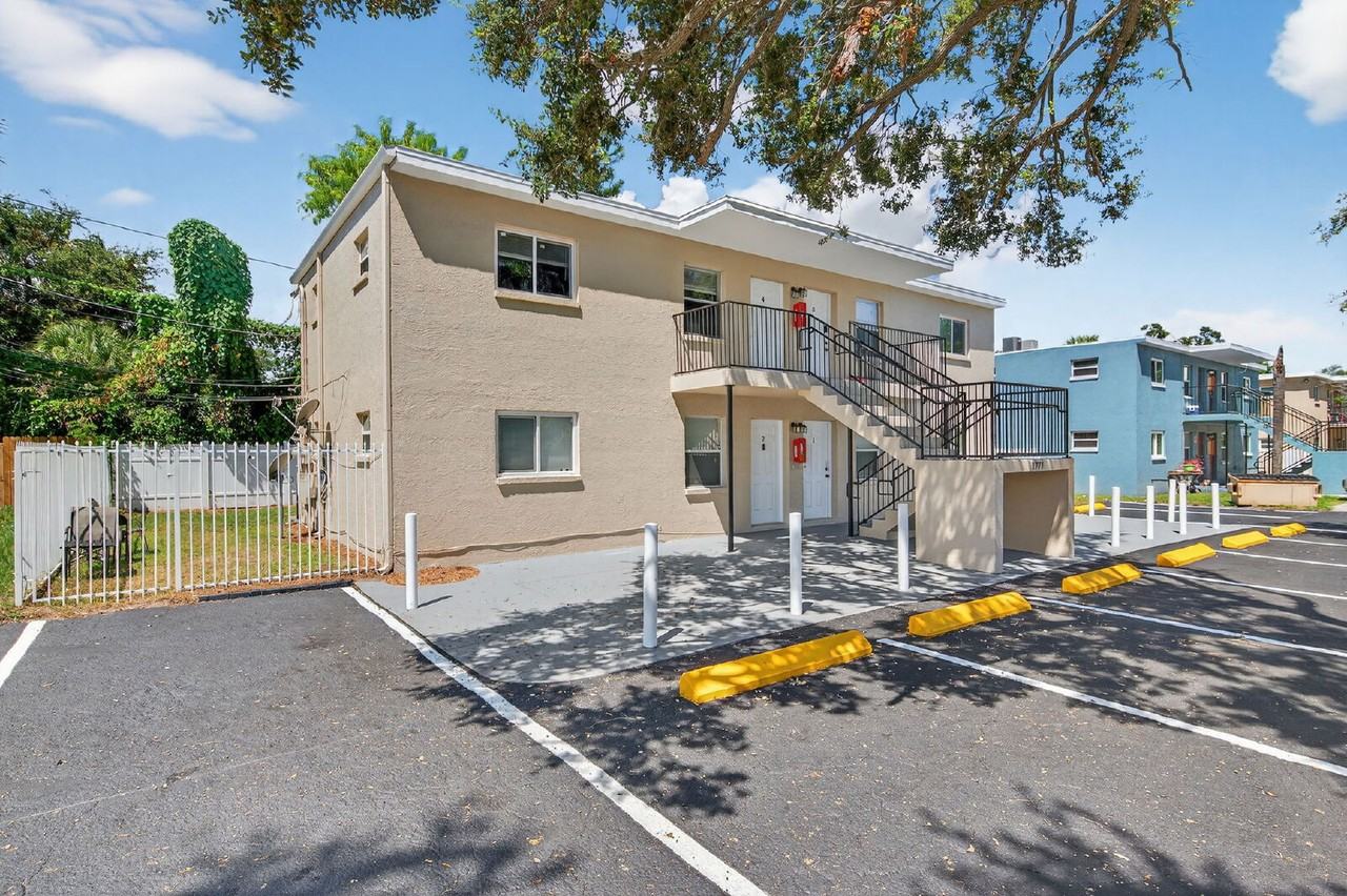 1771 Russell St S #3 - Photo 3 of 28