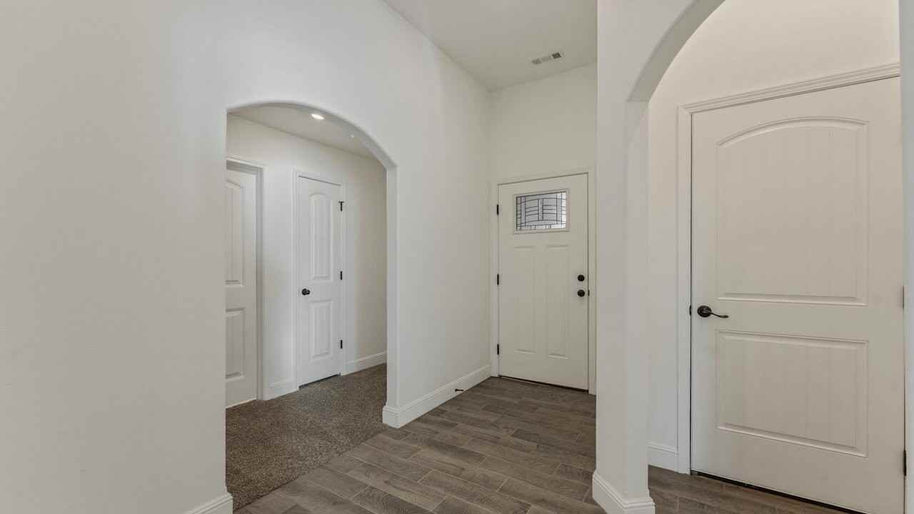 5903 Nw Hoover St - Photo 3 of 18