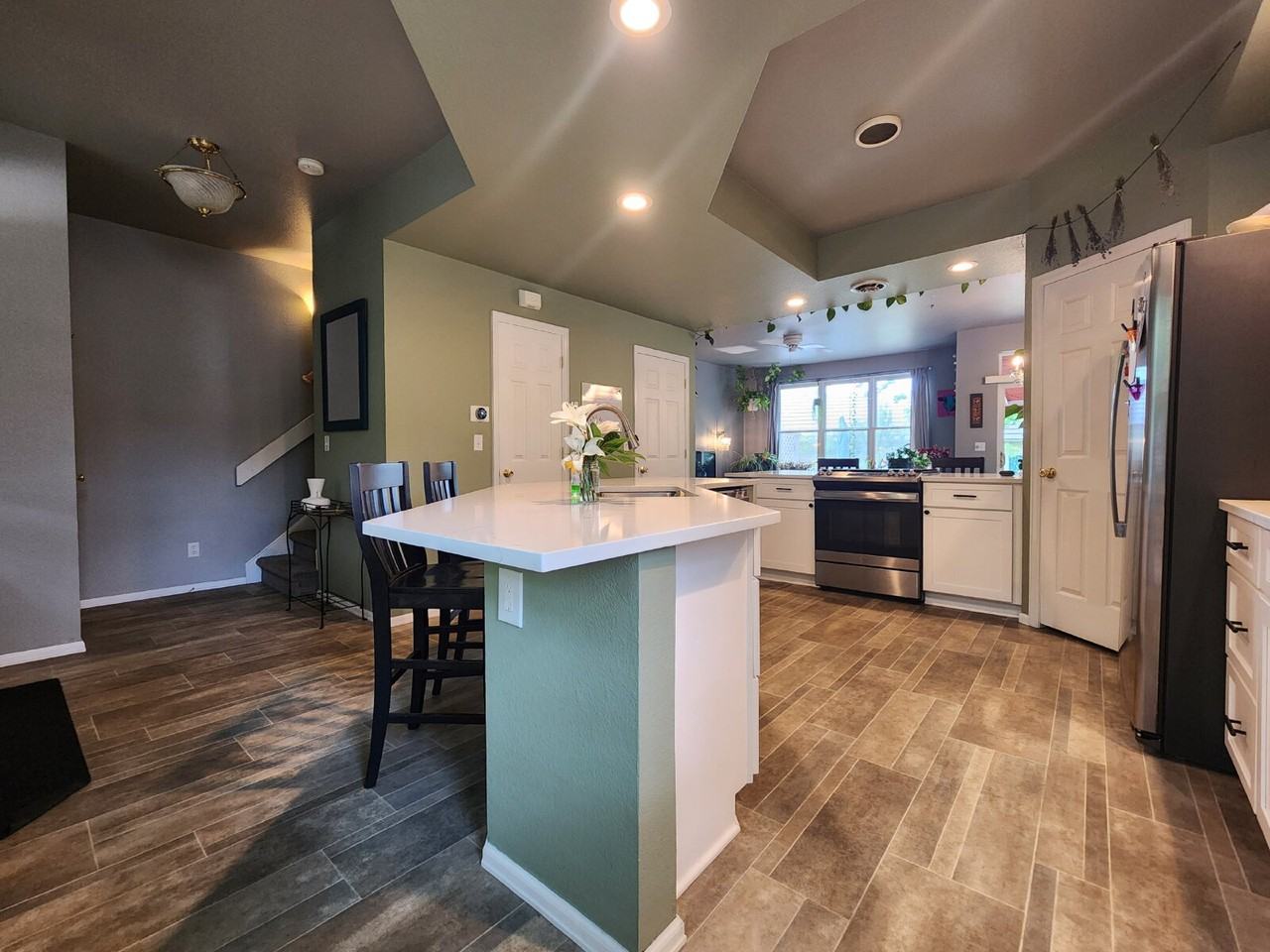 1612 W Canal Ct - Photo 5 of 50