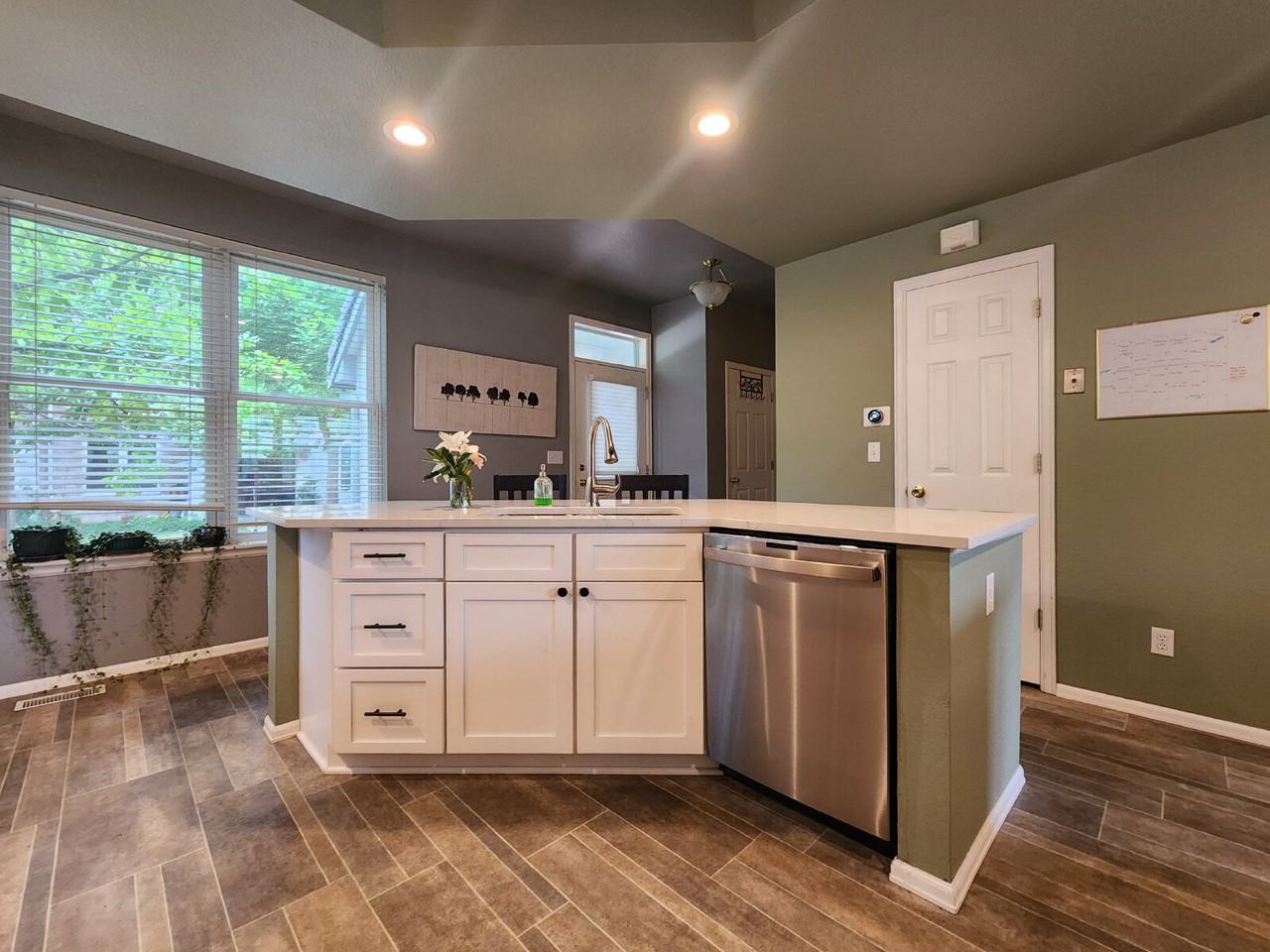 1612 W Canal Ct - Photo 6 of 50