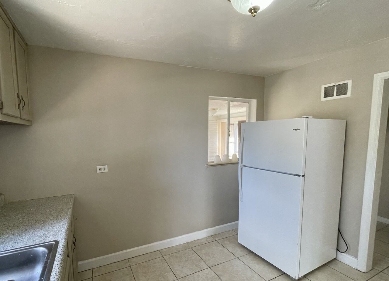 2590 Oneida St - Photo 3 of 41