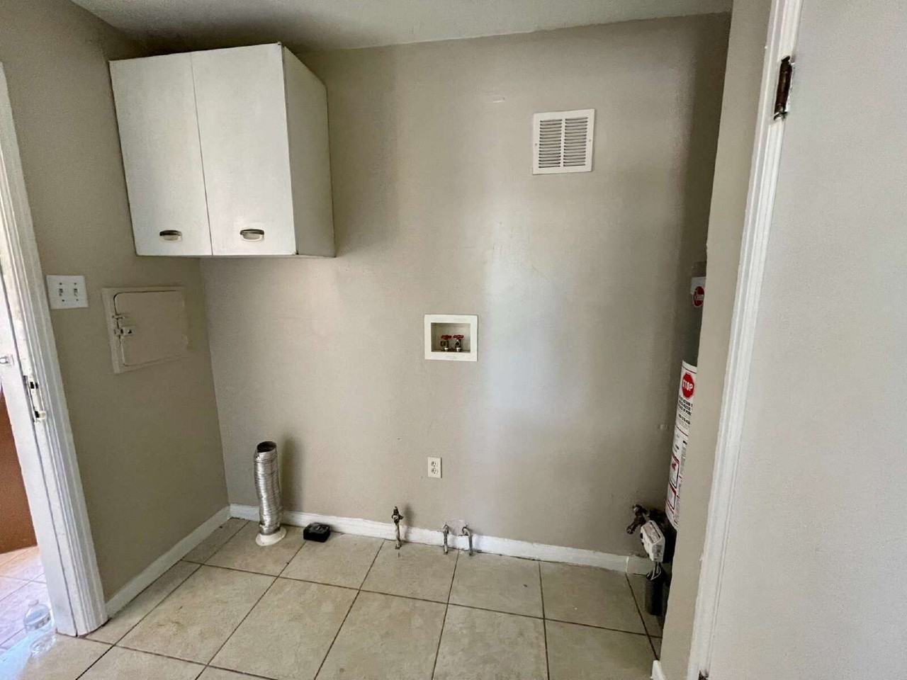 2590 Oneida St - Photo 4 of 41