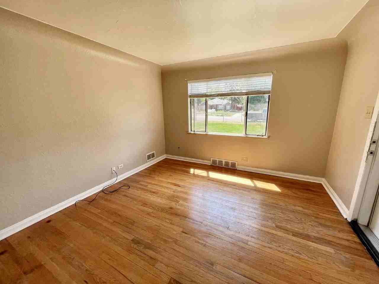 2590 Oneida St - Photo 5 of 41
