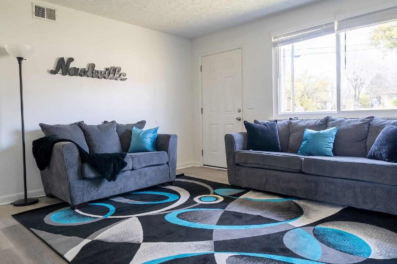 3902 Drakes Branch Rd - Photo 2 of 13