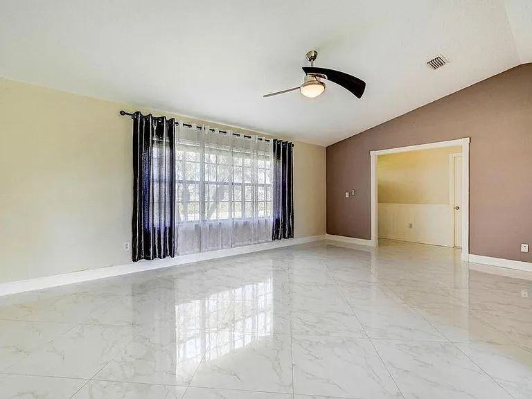 6225 Banyan St - Photo 4 of 26