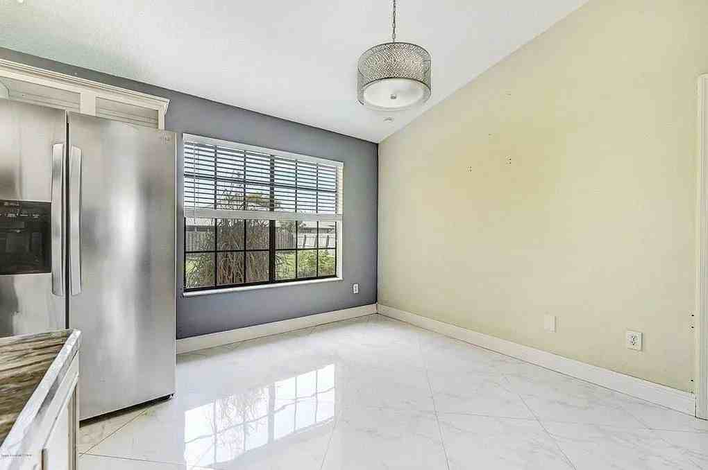 6225 Banyan St - Photo 5 of 26