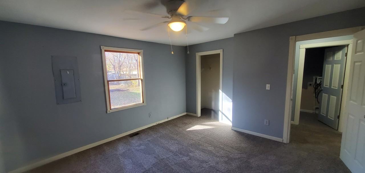 1827 N Jackson Ave - Photo 5 of 7