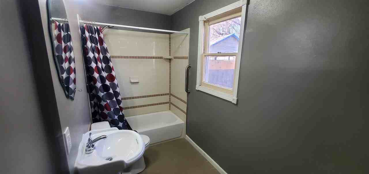 1827 N Jackson Ave - Photo 7 of 7