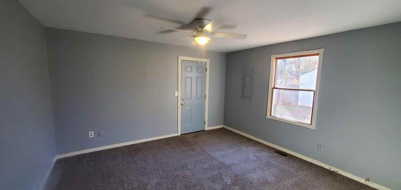 1827 N Jackson Ave - Photo 3 of 7