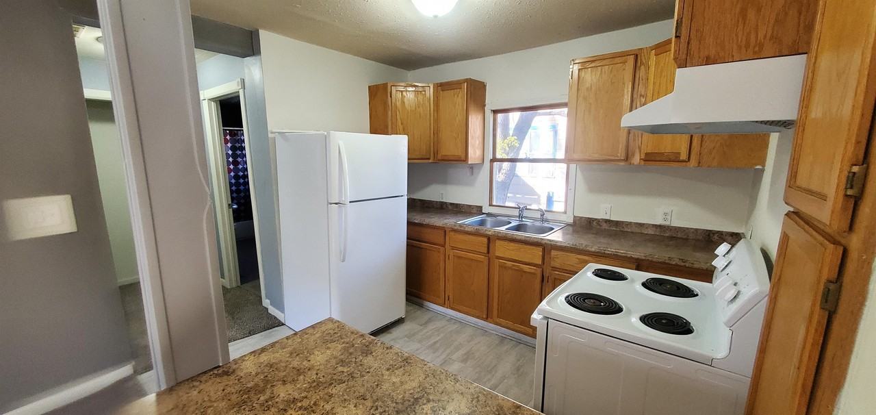 1827 N Jackson Ave - Photo 6 of 7