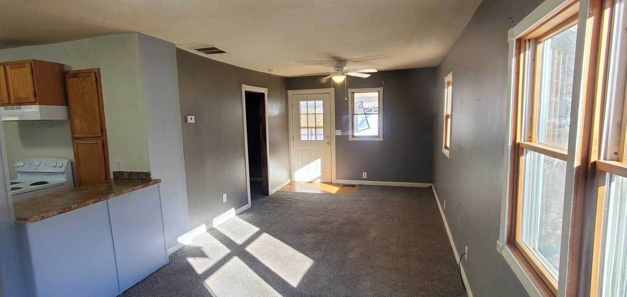 1827 N Jackson Ave - Photo 2 of 7