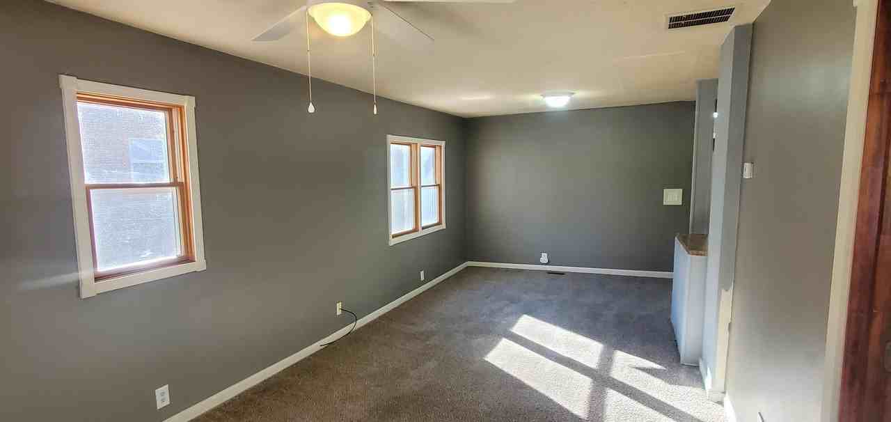 1827 N Jackson Ave - Photo 4 of 7