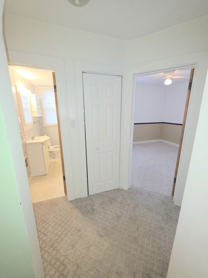 2337 Burnside Ave - Photo 4 of 10