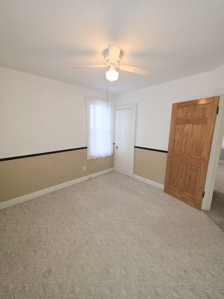 2337 Burnside Ave - Photo 2 of 10