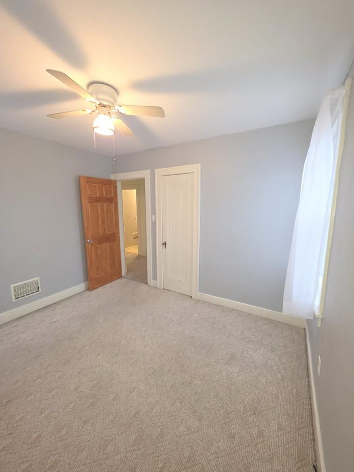 2337 Burnside Ave - Photo 2 of 10