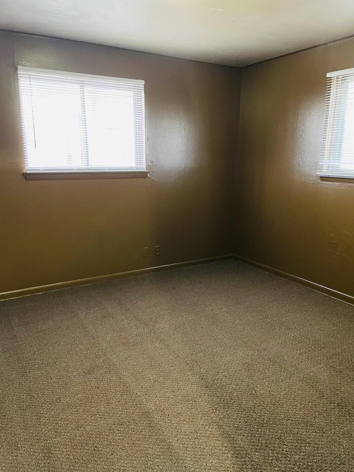 8736 W Carmen Ave #4 - Photo 4 of 9